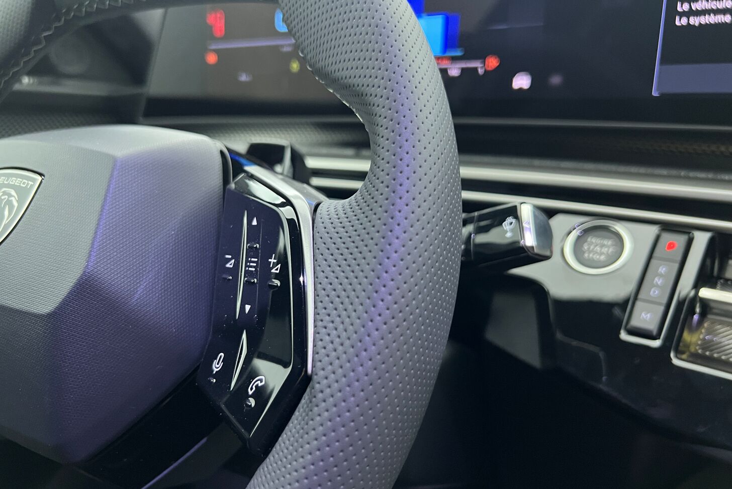 PEUGEOT 3008 SUV Hybride Essence