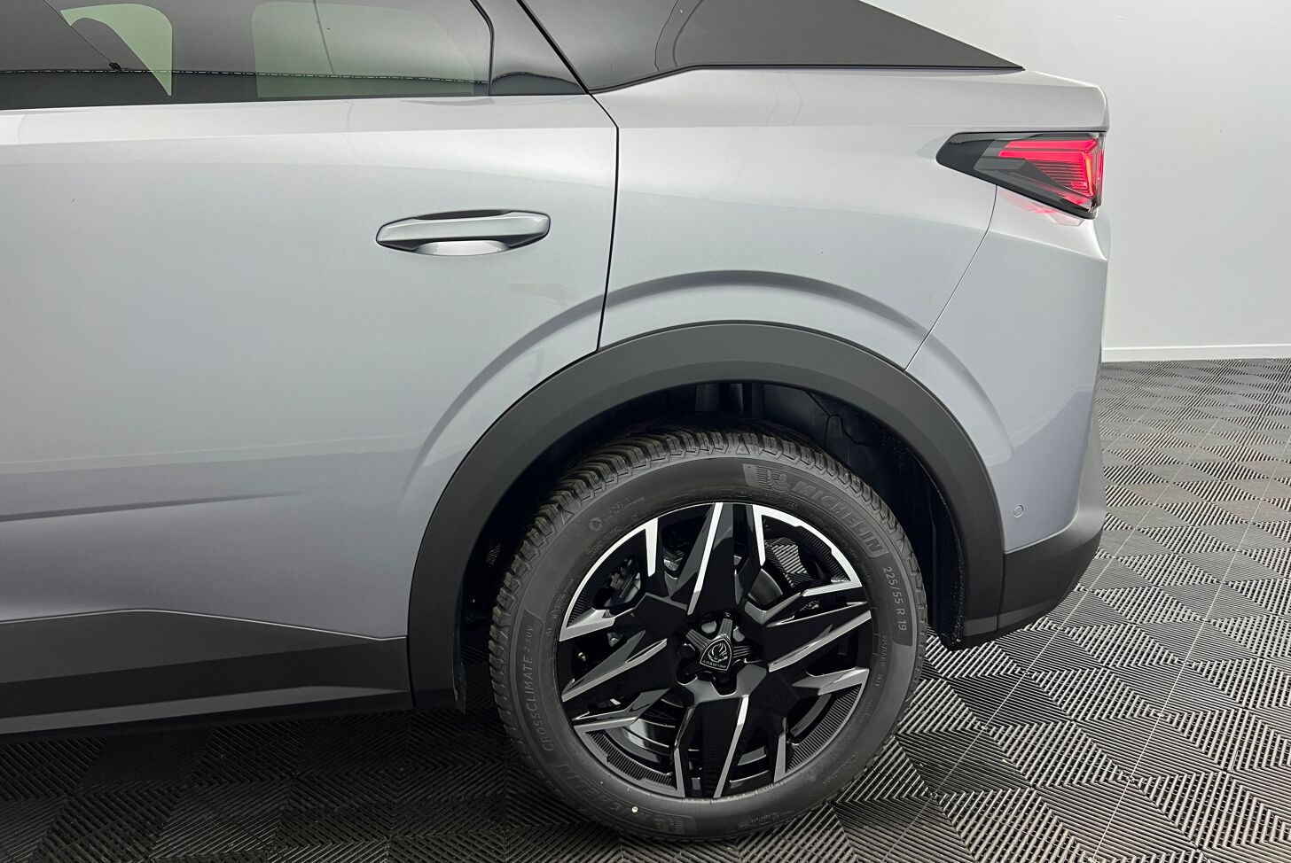 PEUGEOT 3008 SUV Hybride Essence