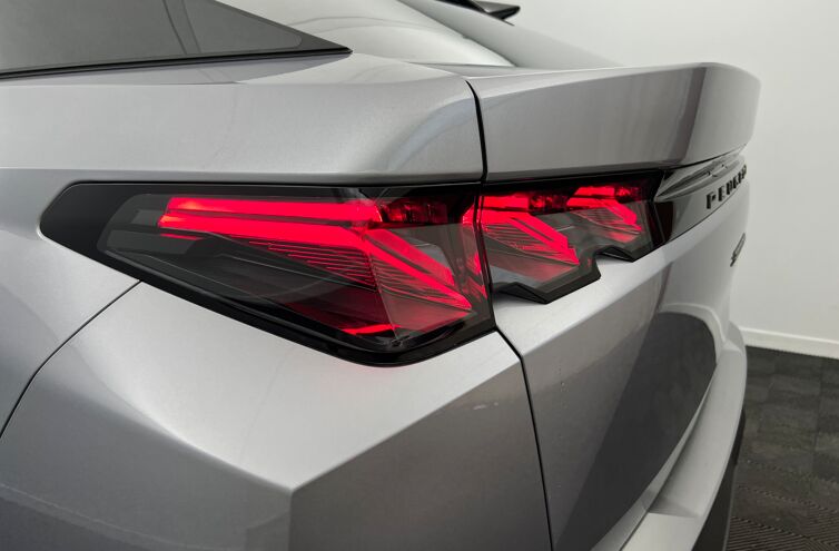 PEUGEOT 3008 SUV Hybride Essence