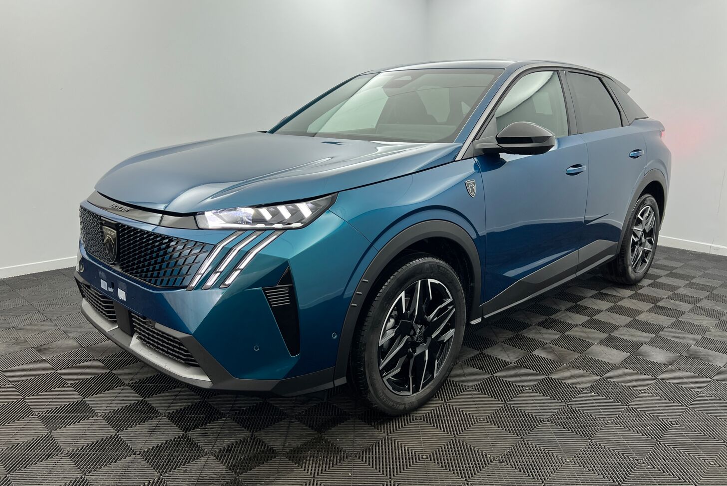 PEUGEOT 3008 SUV Hybride Essence