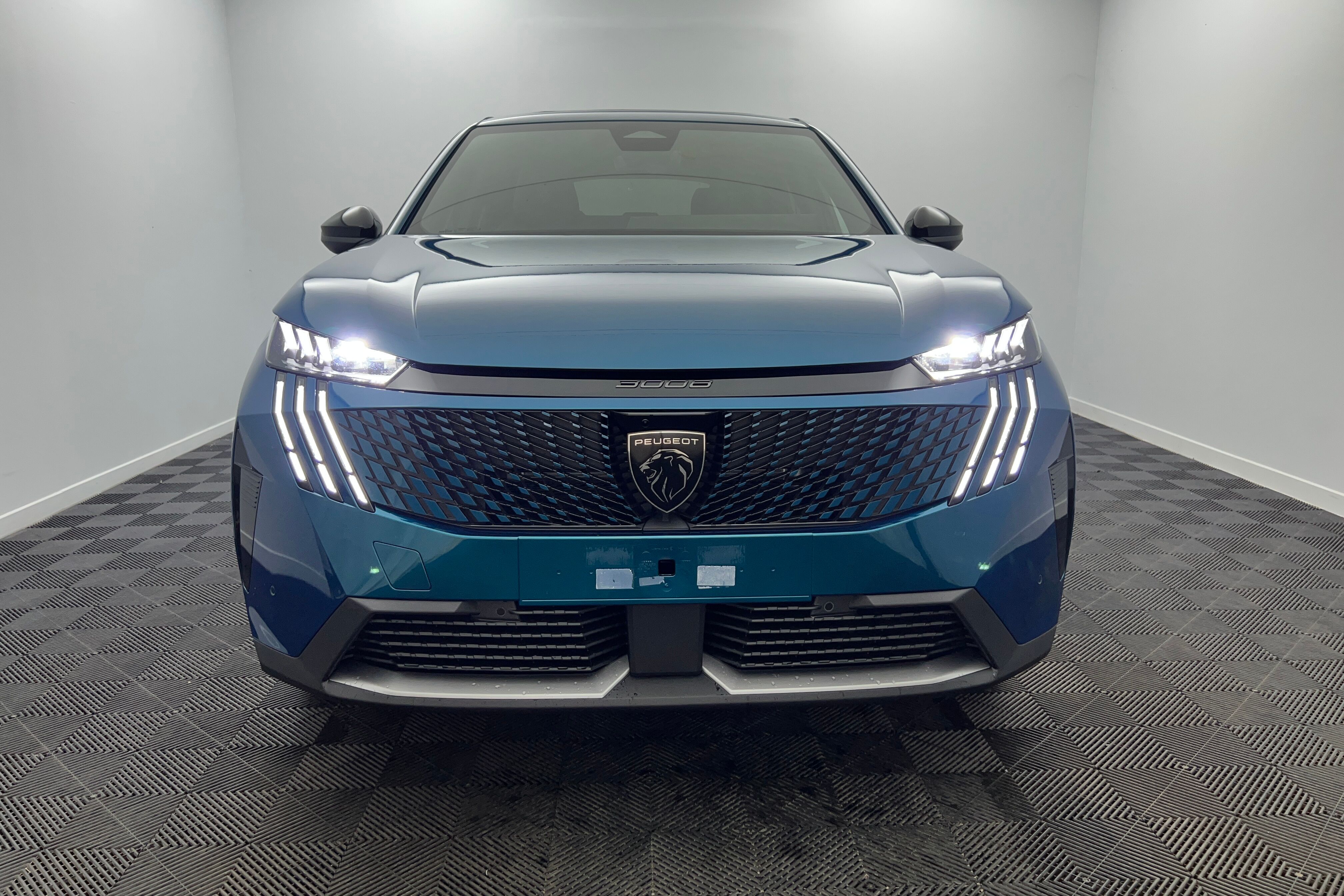 PEUGEOT 3008 SUV Hybride — photo 2
