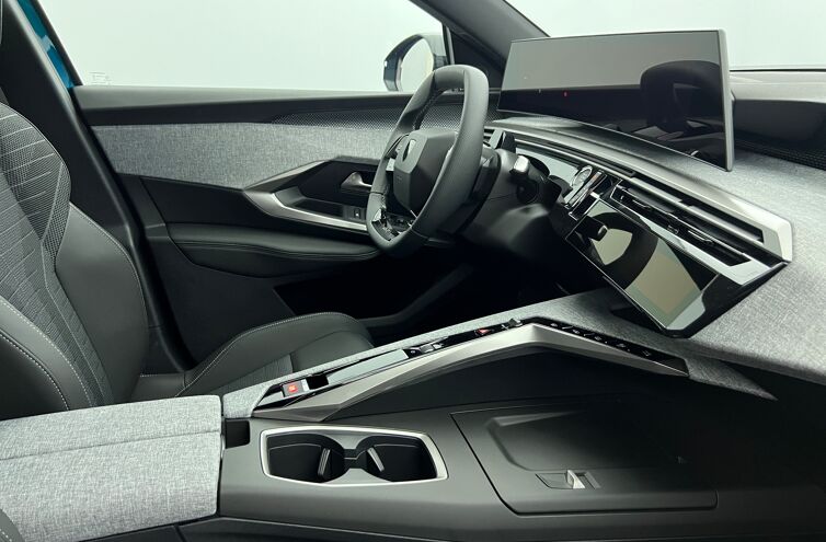 PEUGEOT 3008 SUV Hybride Essence