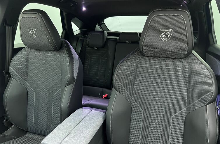 PEUGEOT 3008 SUV Hybride Essence