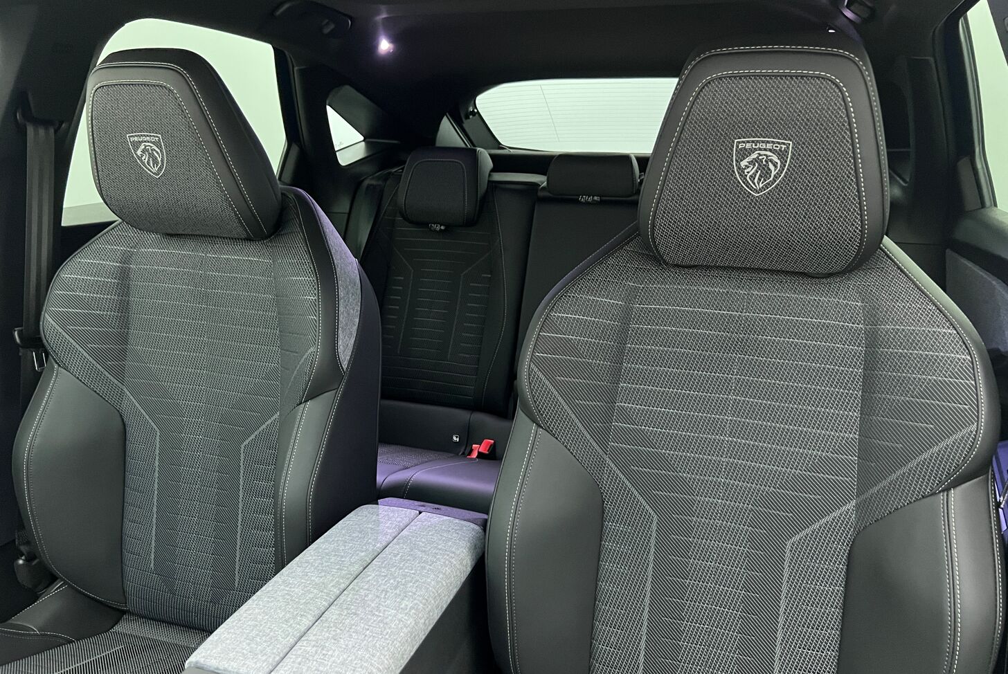 PEUGEOT 3008 SUV Hybride Essence