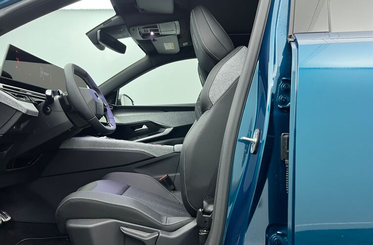 PEUGEOT 3008 SUV Hybride Essence
