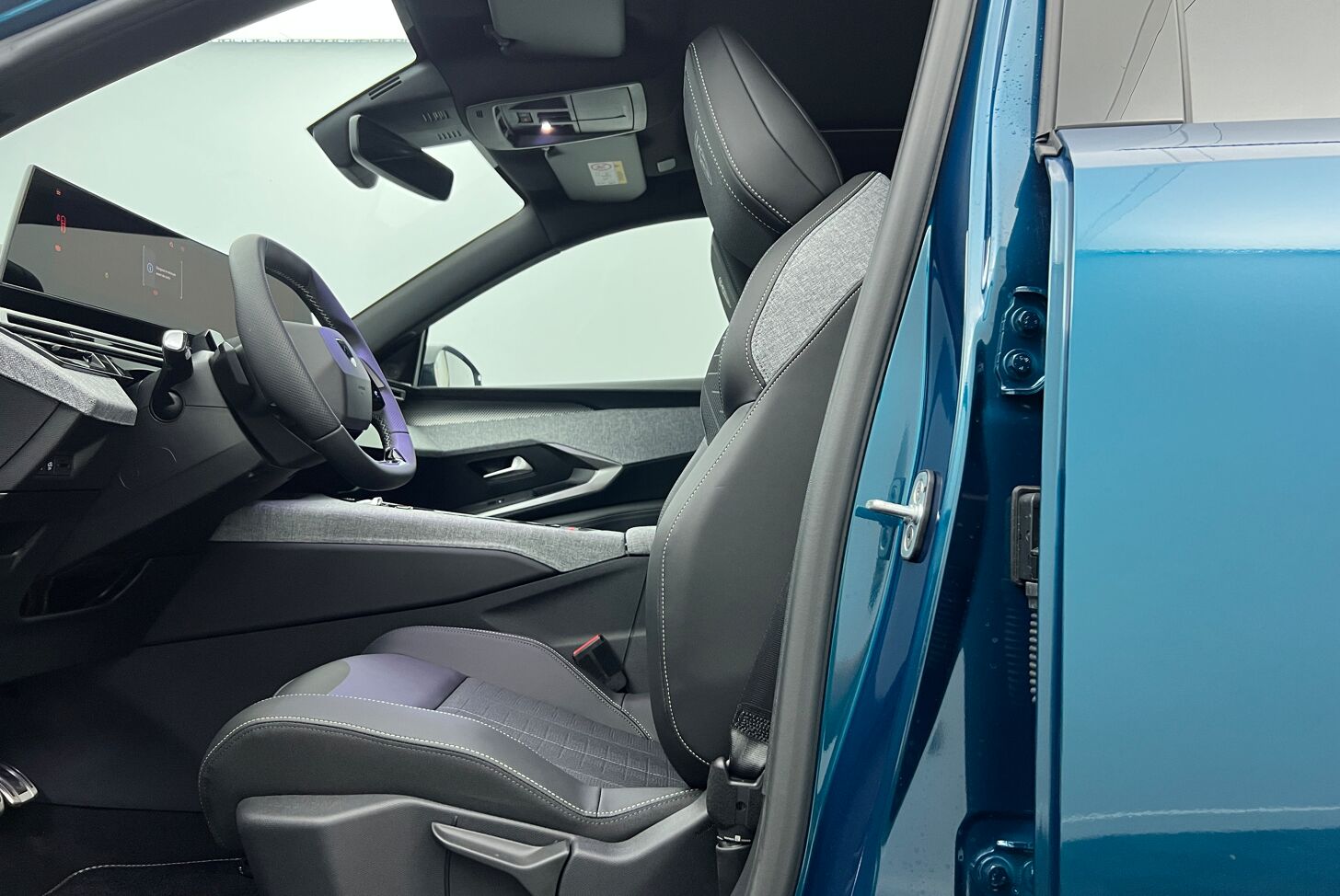 PEUGEOT 3008 SUV Hybride Essence