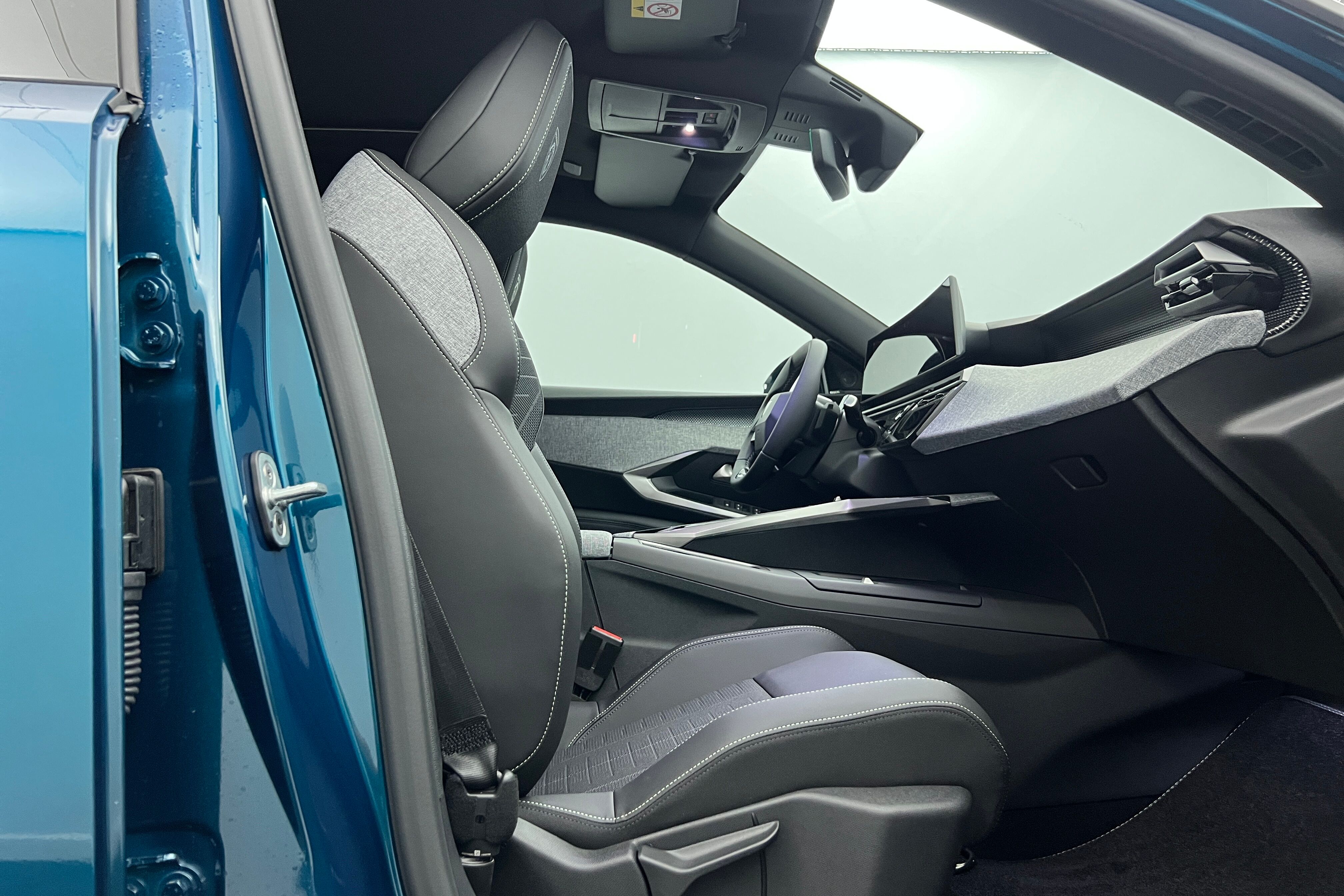 PEUGEOT 3008 SUV Hybride — photo 13