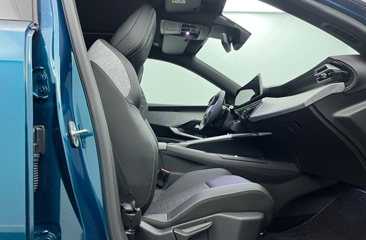 PEUGEOT 3008 SUV Hybride Essence