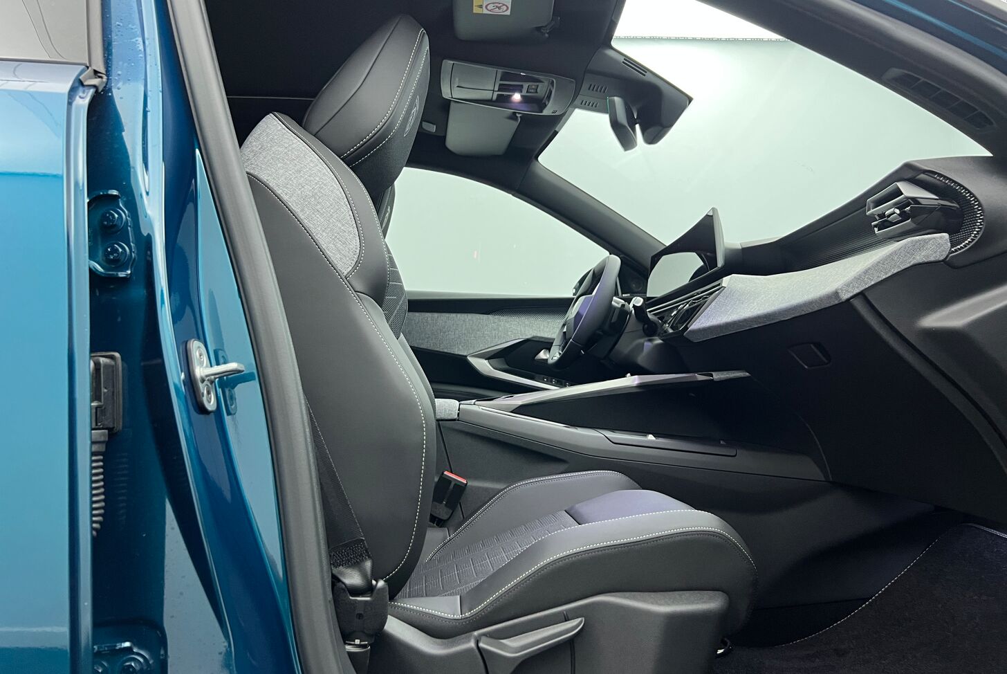 PEUGEOT 3008 SUV Hybride Essence