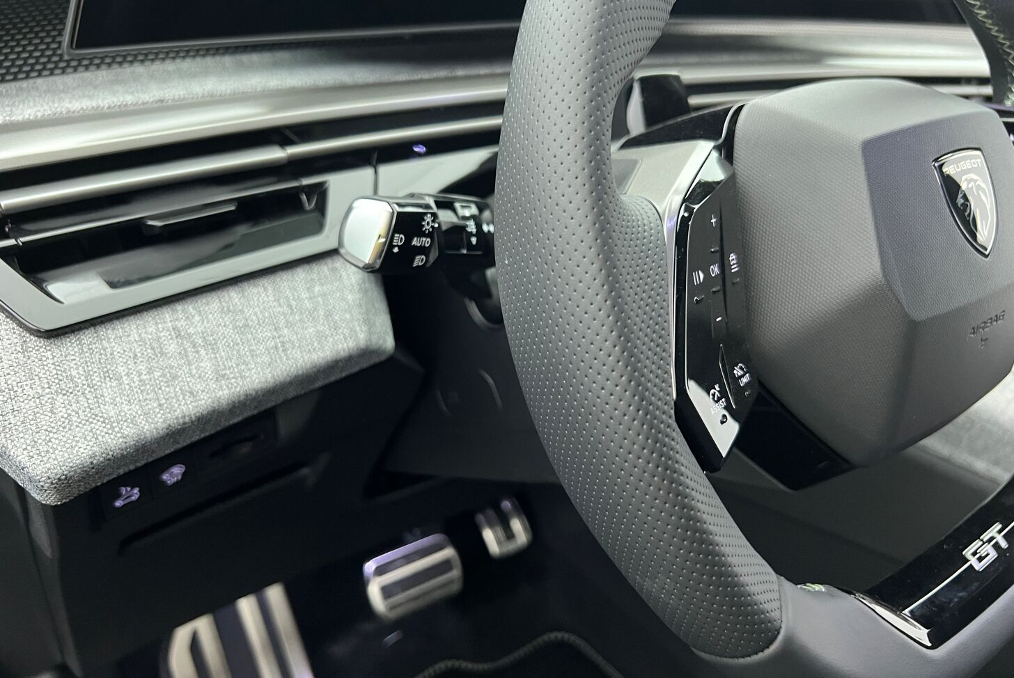PEUGEOT 3008 SUV Hybride Essence