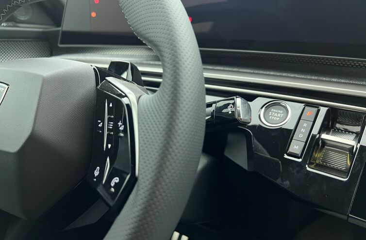 PEUGEOT 3008 SUV Hybride Essence