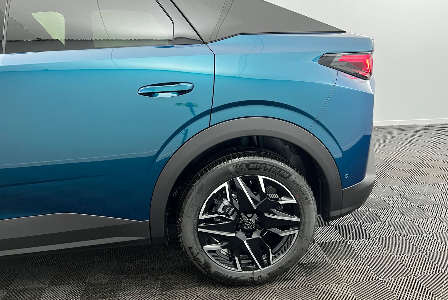 PEUGEOT 3008 SUV Hybride Essence