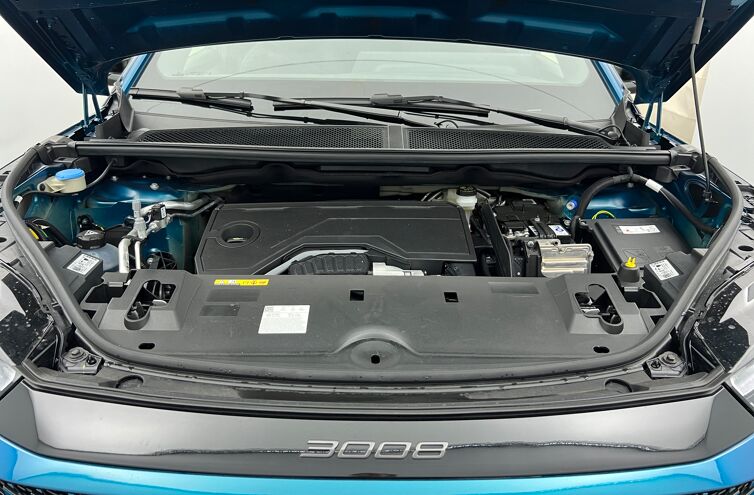 PEUGEOT 3008 SUV Hybride Essence