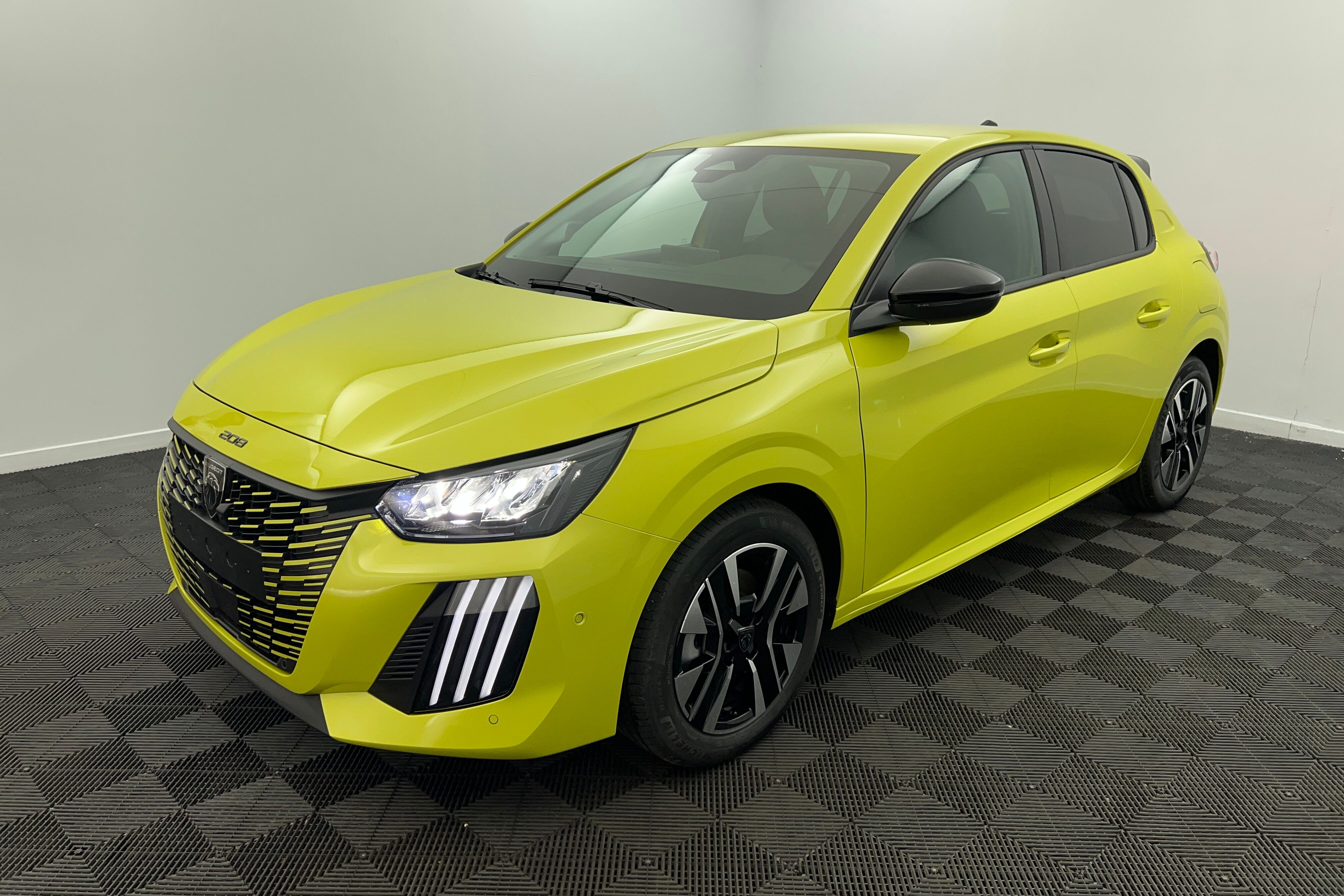 Hybrid 145 e-dcs6 jaune agueda avec 1620 d'quipements inclus
