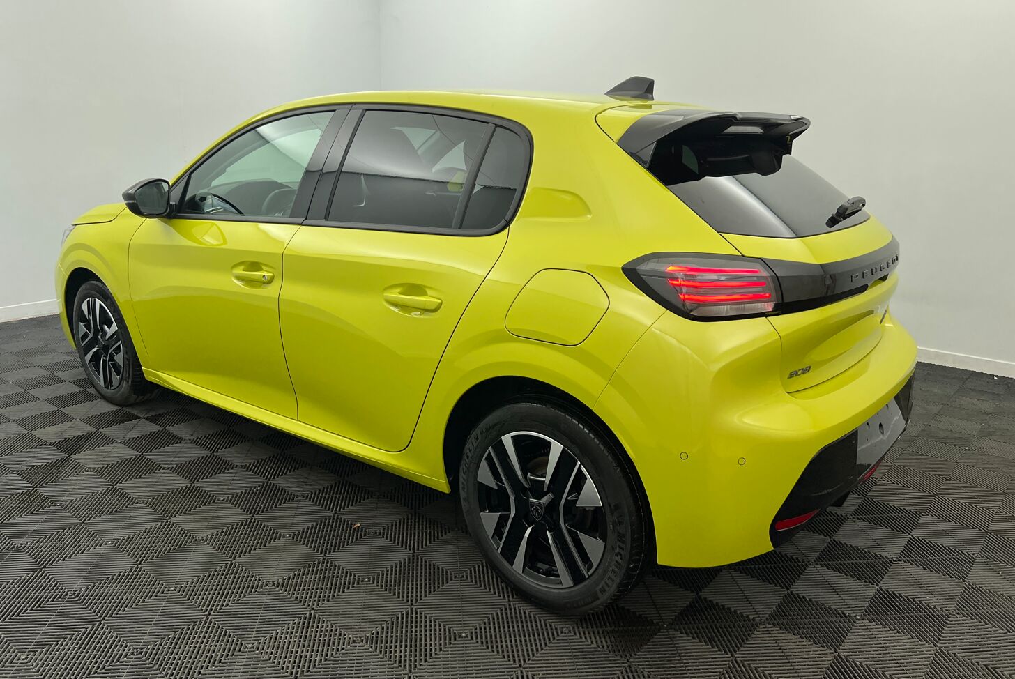 PEUGEOT 208 Berline Hybride Essence