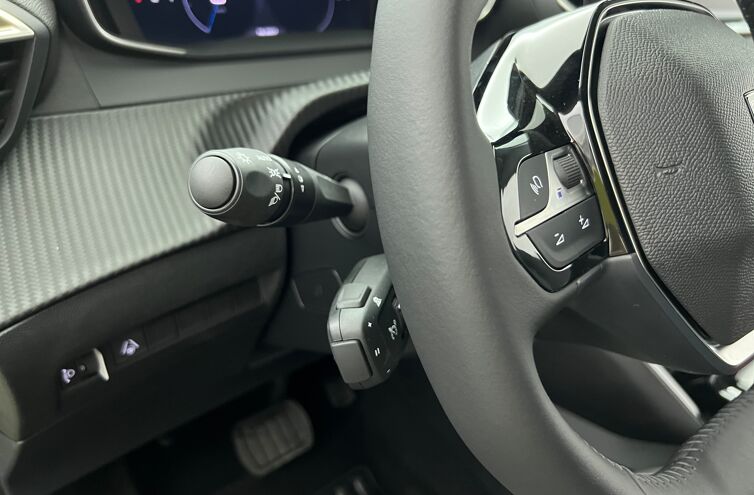 PEUGEOT 208 Berline Hybride Essence