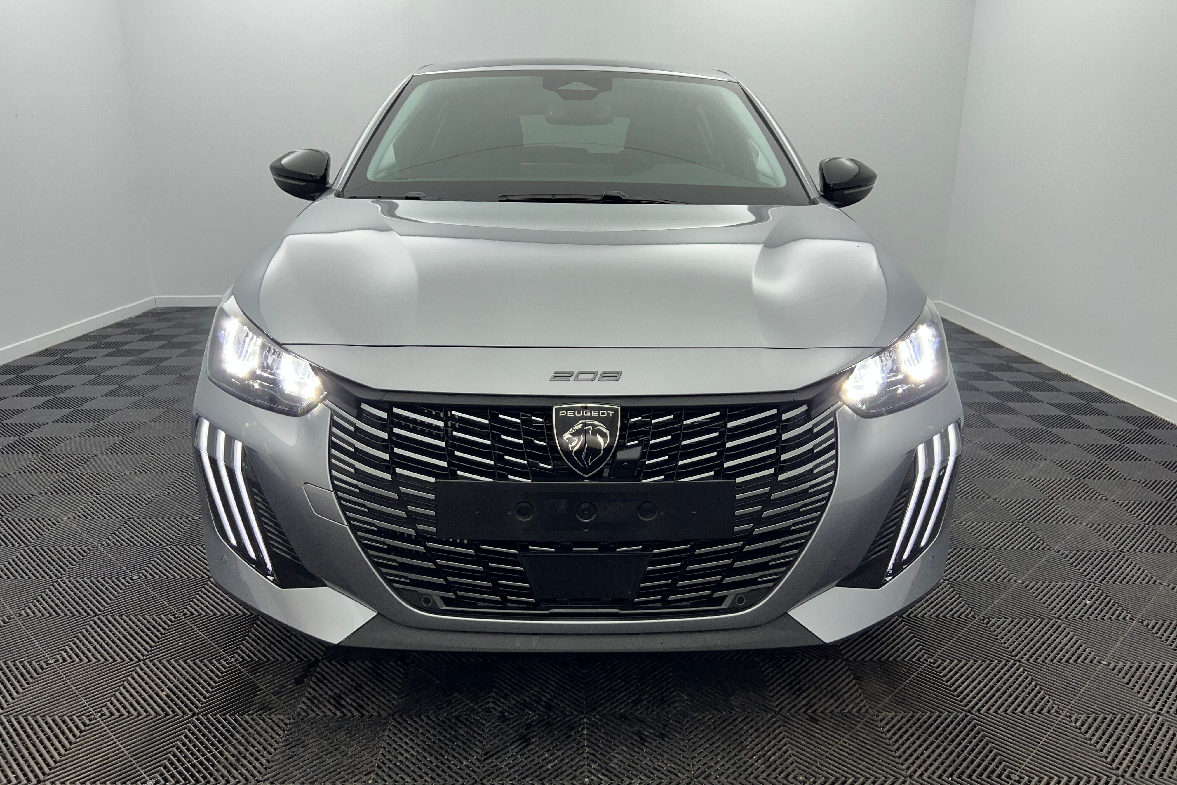 PEUGEOT 208 — photo 2