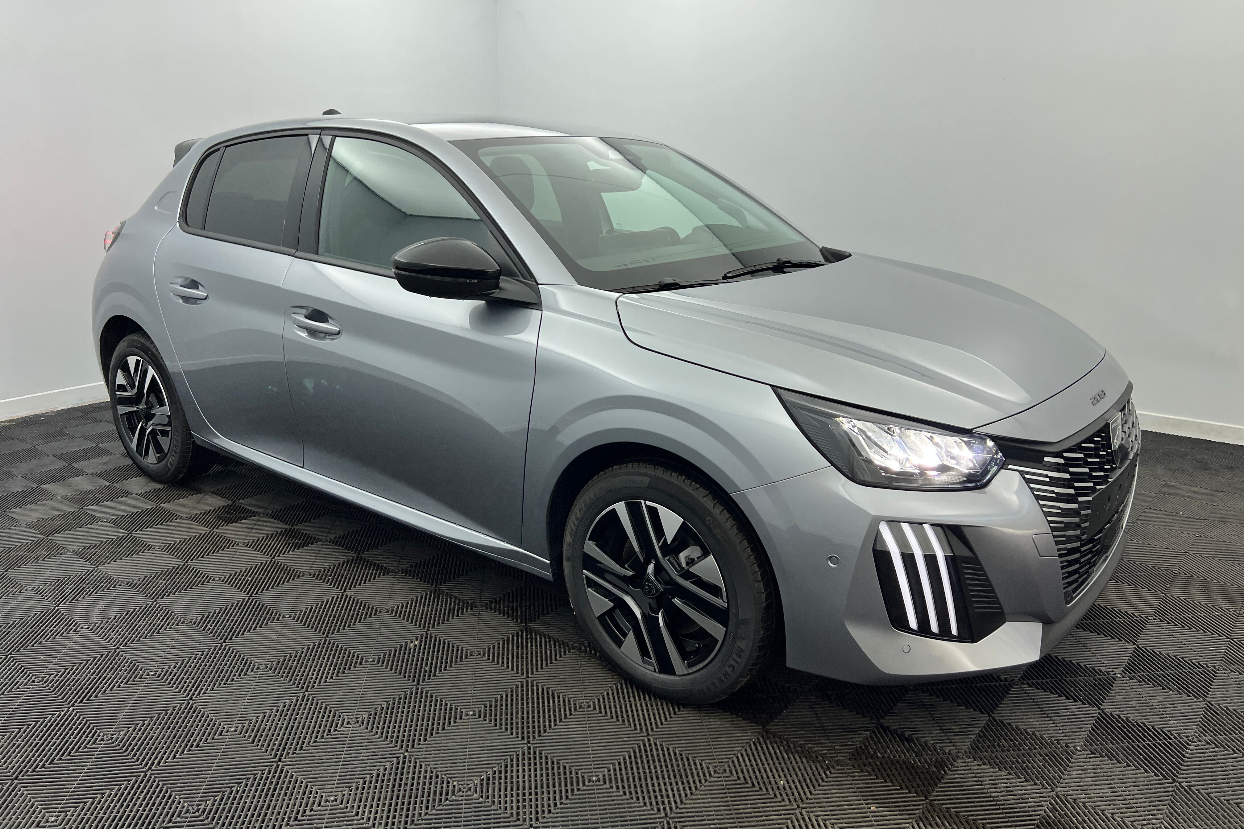 PEUGEOT 208 — photo 3