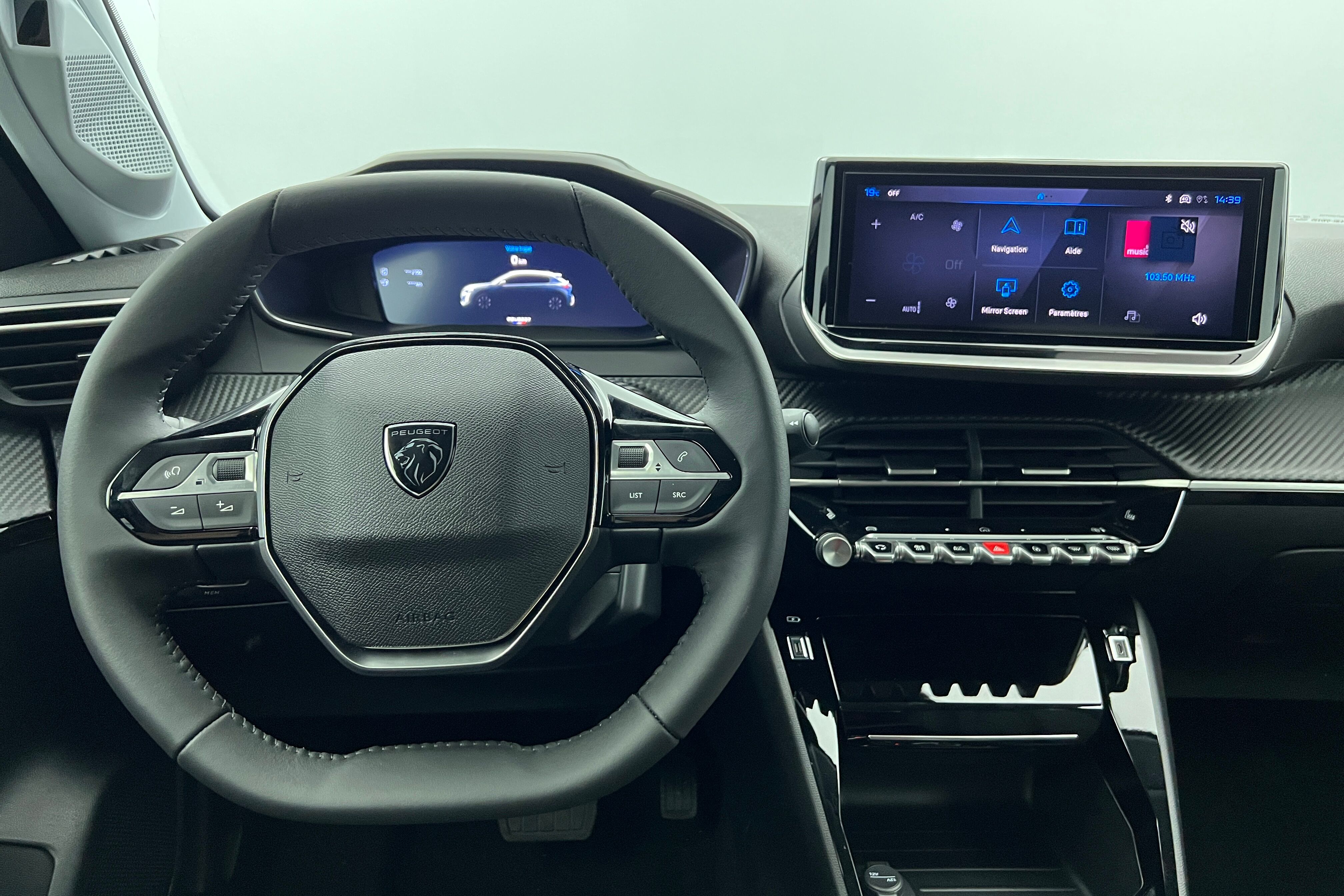 PEUGEOT 208 — photo 7