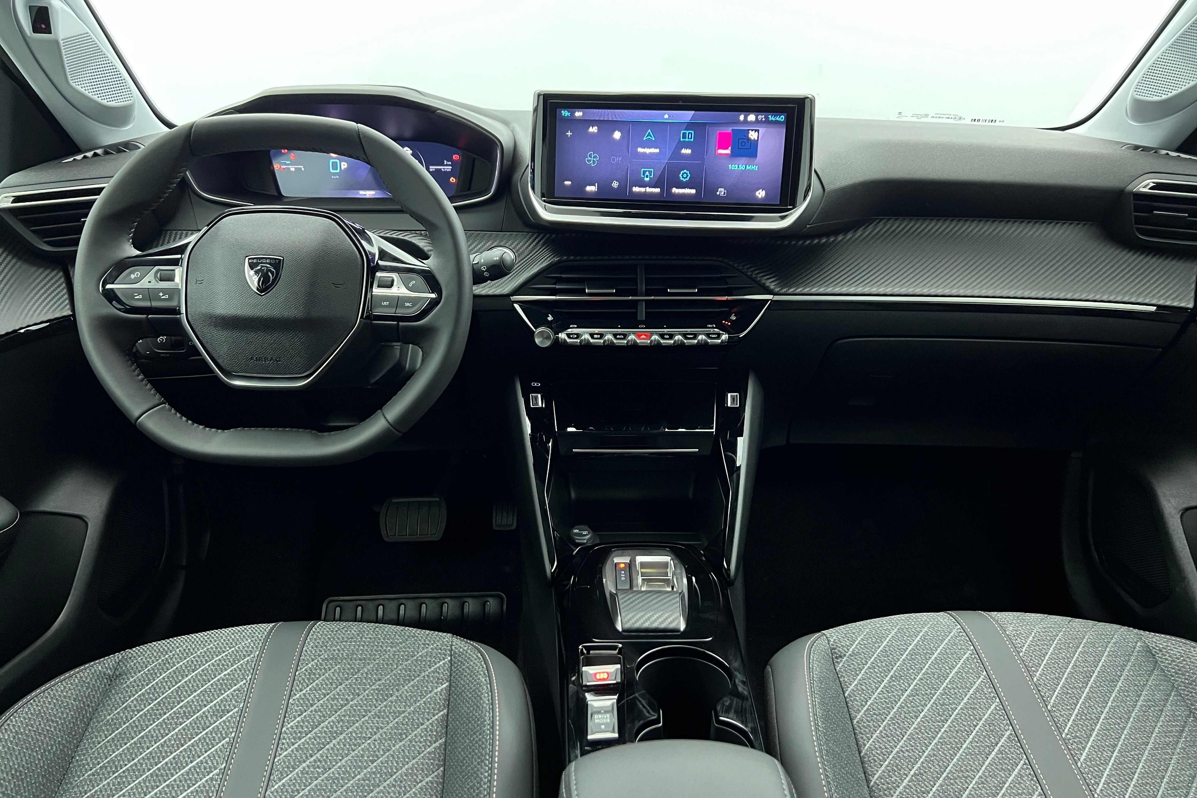 PEUGEOT 208 — photo 8