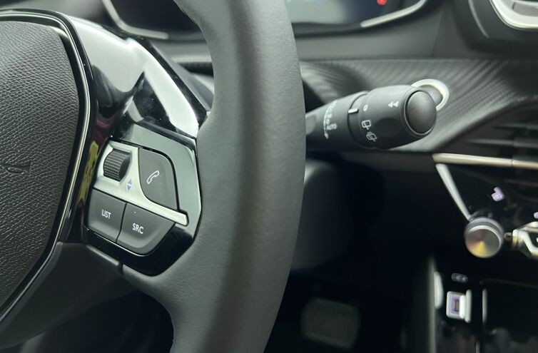 PEUGEOT 208 Berline Hybride Essence