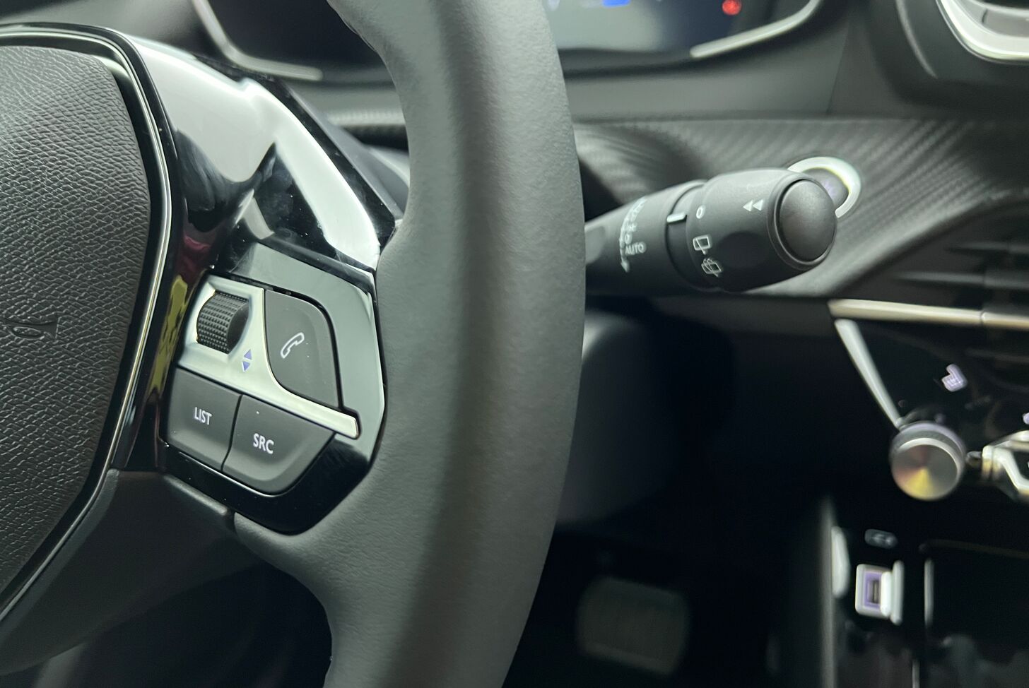 PEUGEOT 208 Berline Hybride Essence