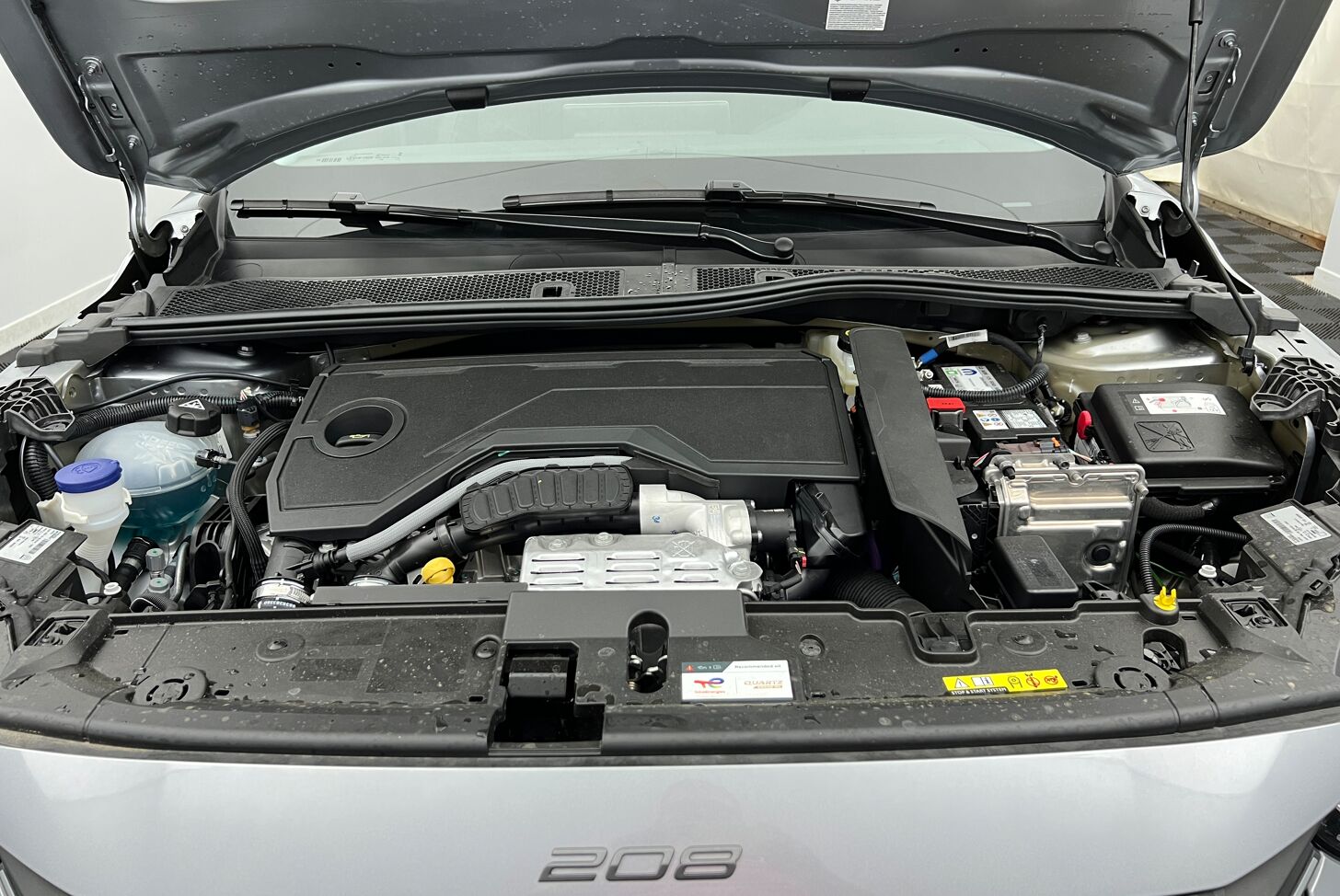 PEUGEOT 208 Berline Hybride Essence