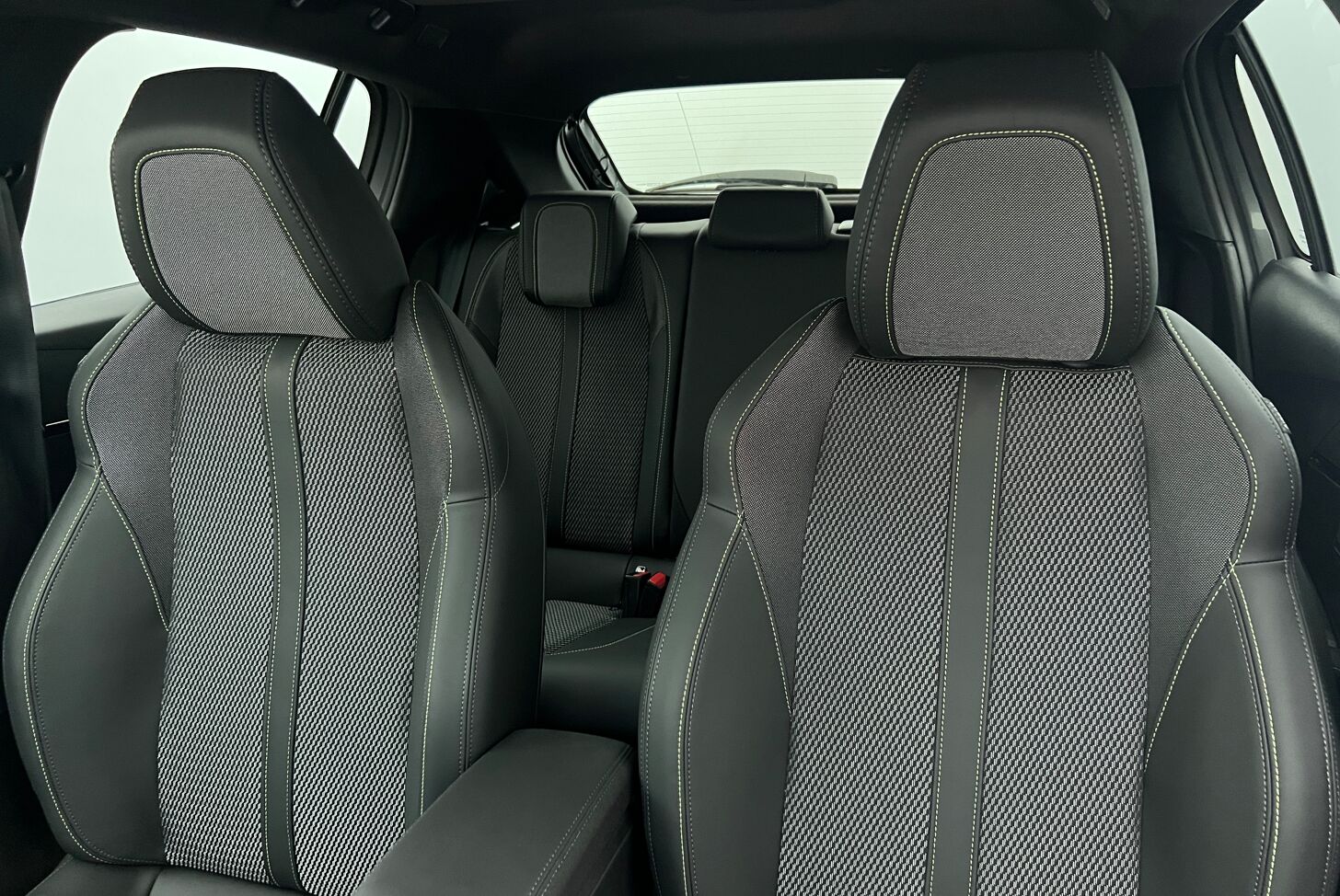 PEUGEOT 208 Berline Hybride Essence