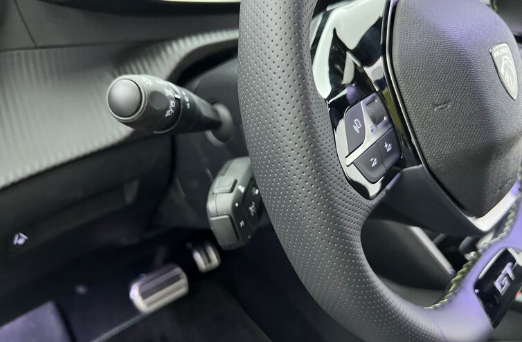 PEUGEOT 208 Berline Hybride Essence