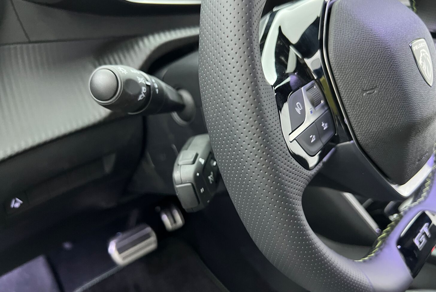 PEUGEOT 208 Berline Hybride Essence