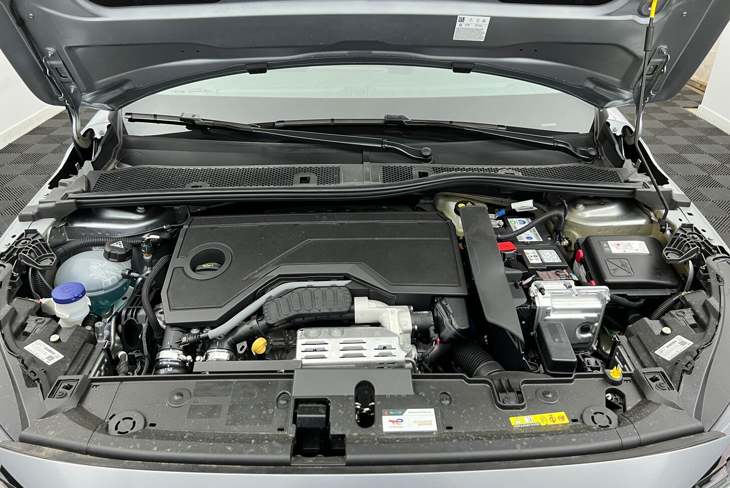 PEUGEOT 208 Berline Hybride Essence