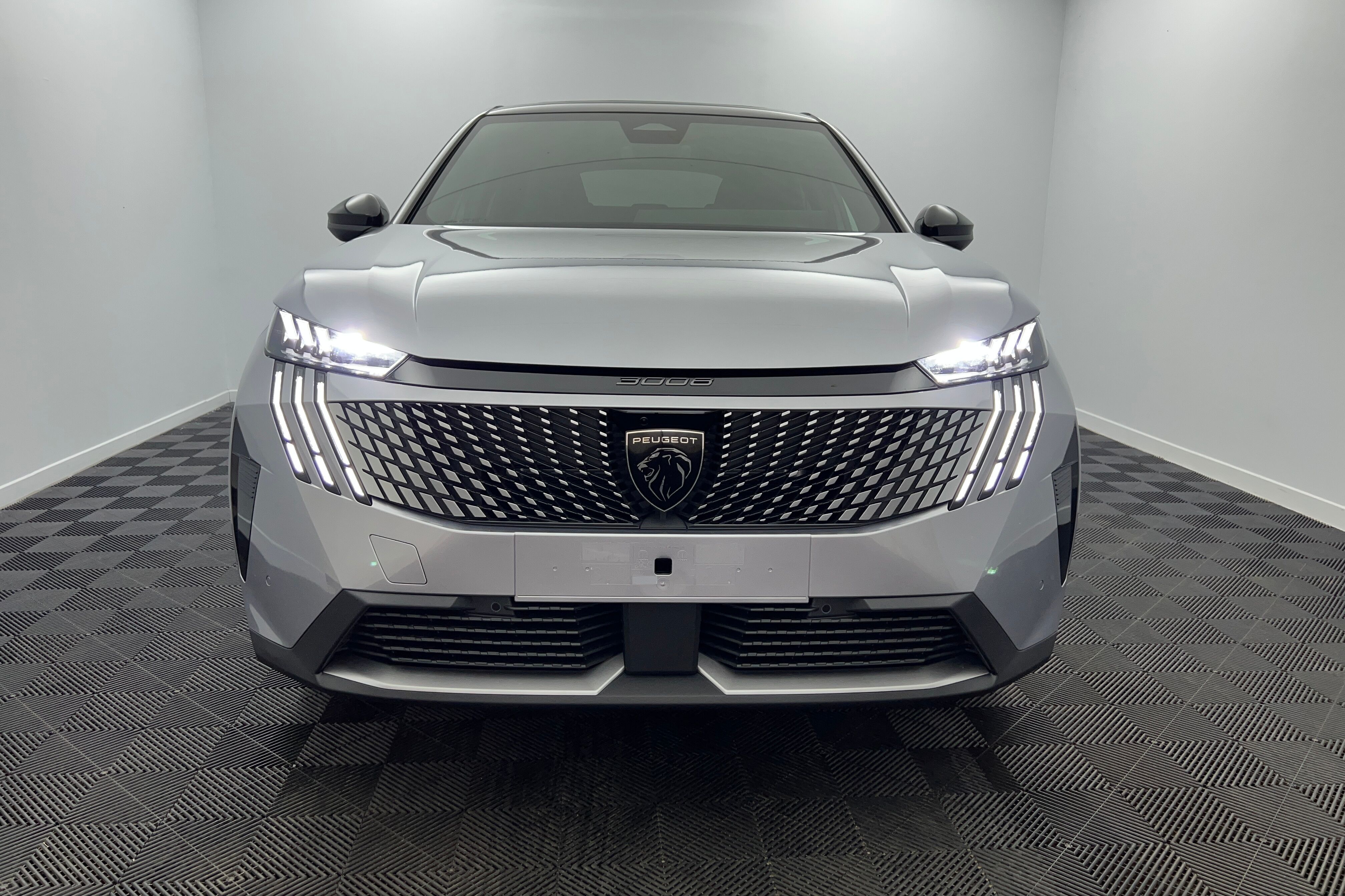 PEUGEOT 3008 SUV Hybride — photo 2