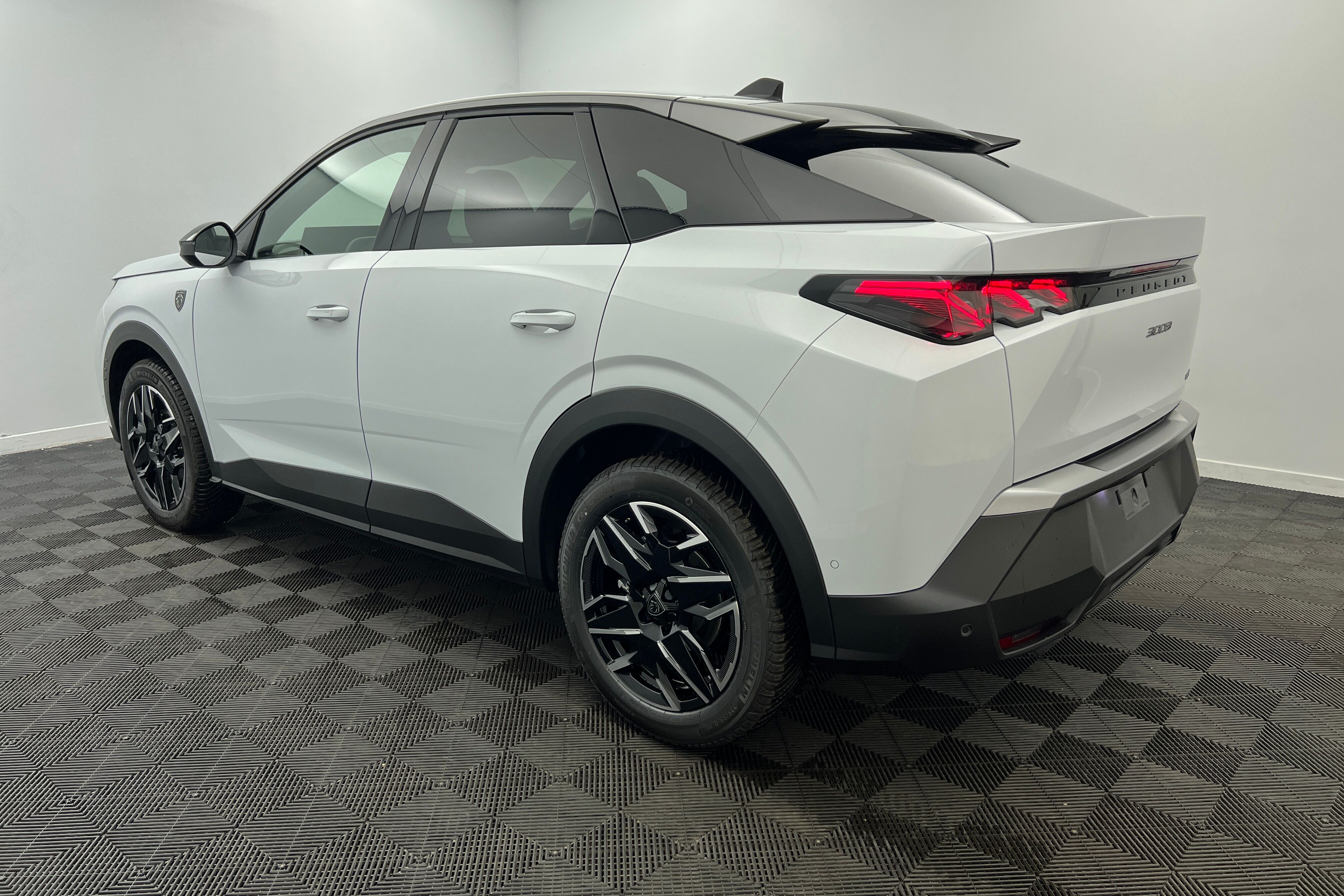 PEUGEOT 3008 SUV Hybride — photo 4