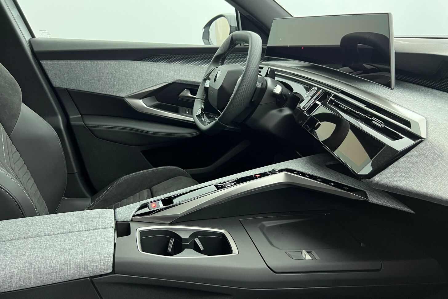 PEUGEOT 3008 SUV Hybride Essence