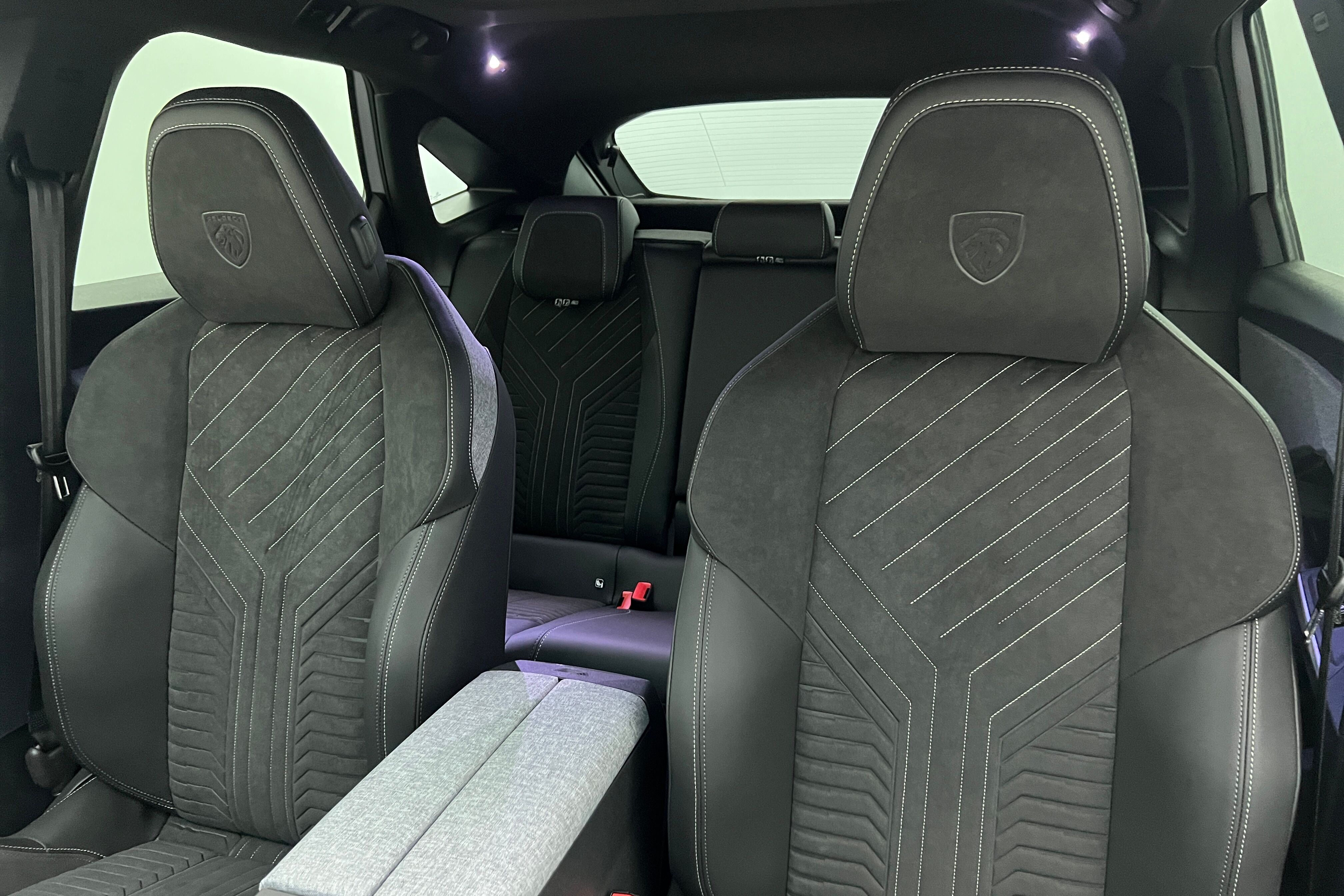 PEUGEOT 3008 SUV Hybride — photo 11