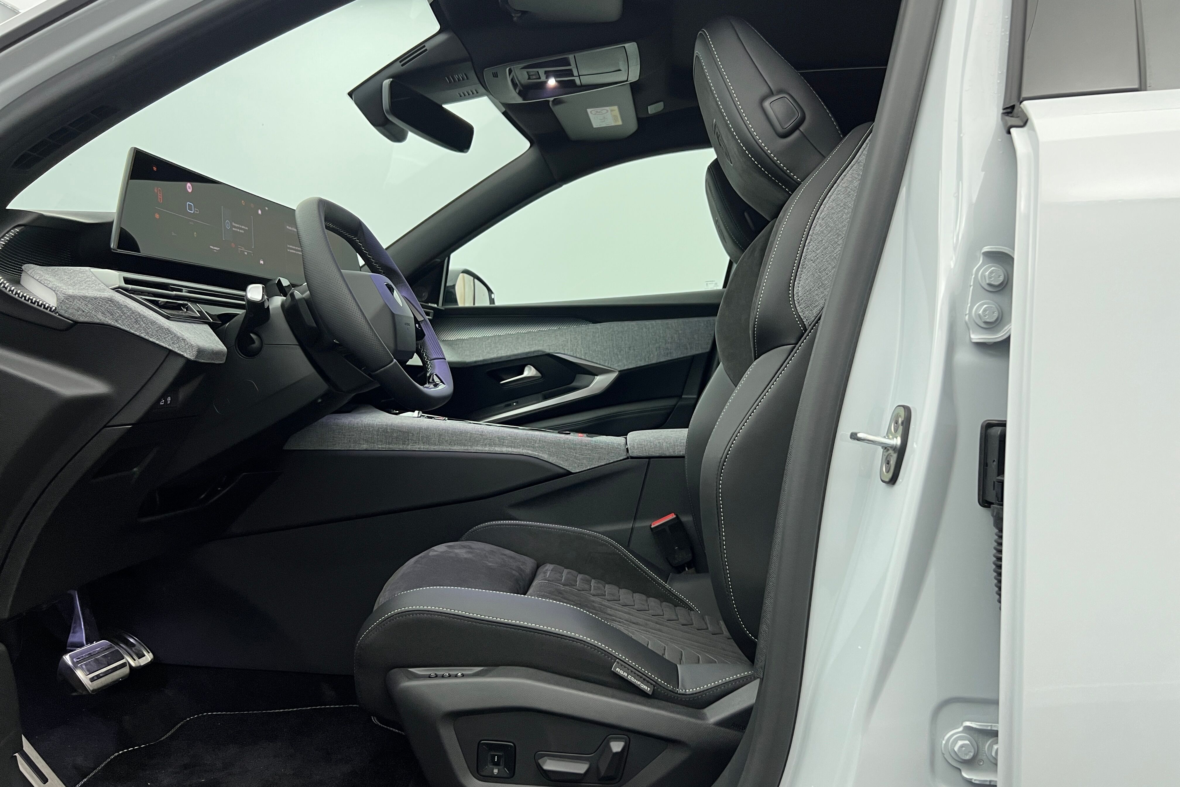PEUGEOT 3008 SUV Hybride — photo 12