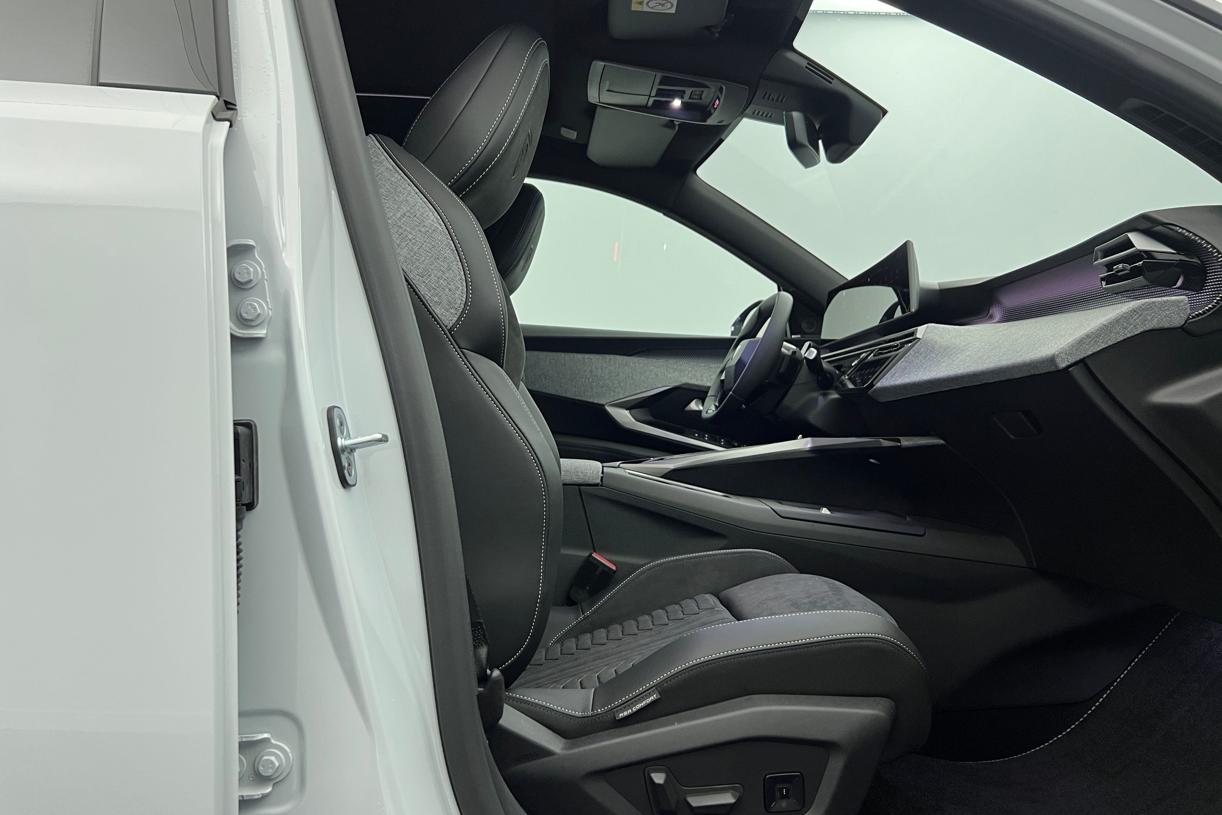 PEUGEOT 3008 SUV Hybride — photo 13