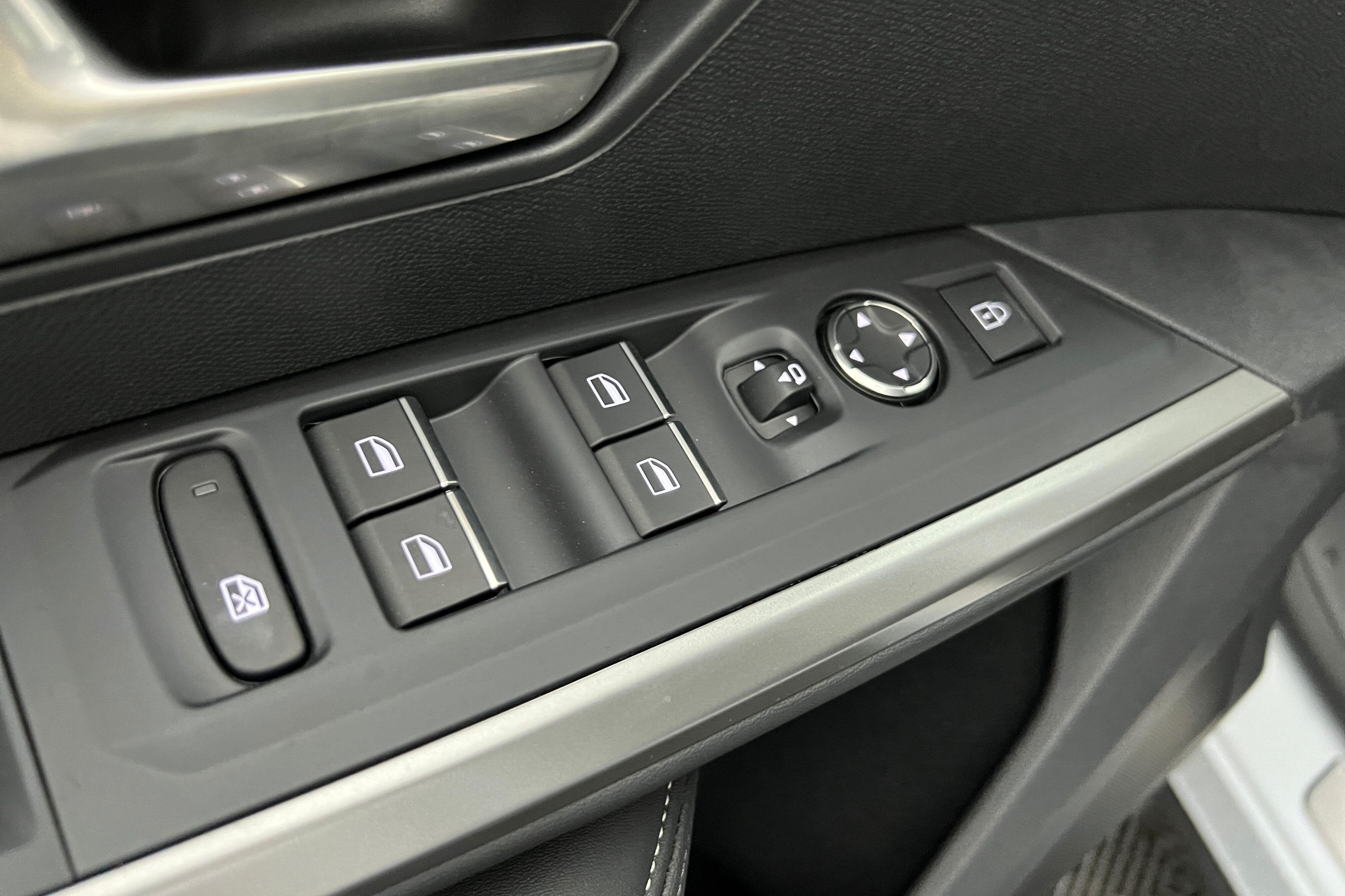 PEUGEOT 3008 SUV Hybride — photo 15