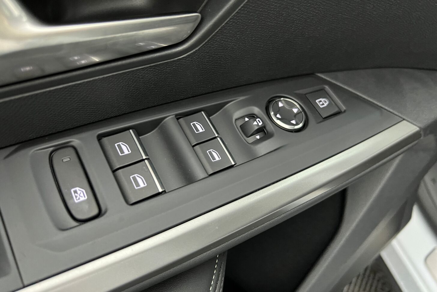 PEUGEOT 3008 SUV Hybride Essence