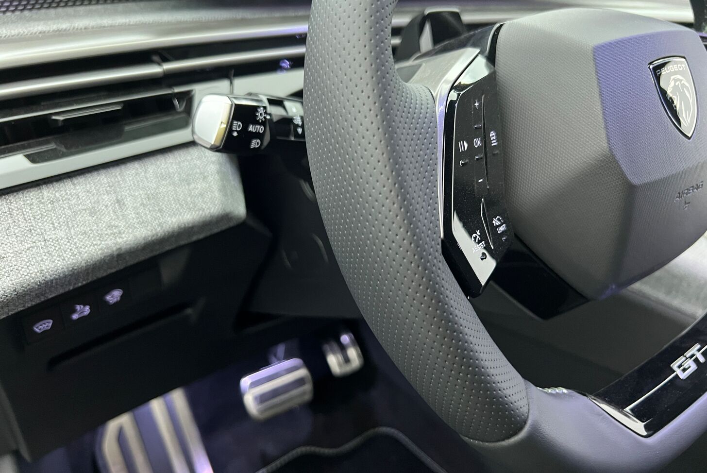 PEUGEOT 3008 SUV Hybride Essence
