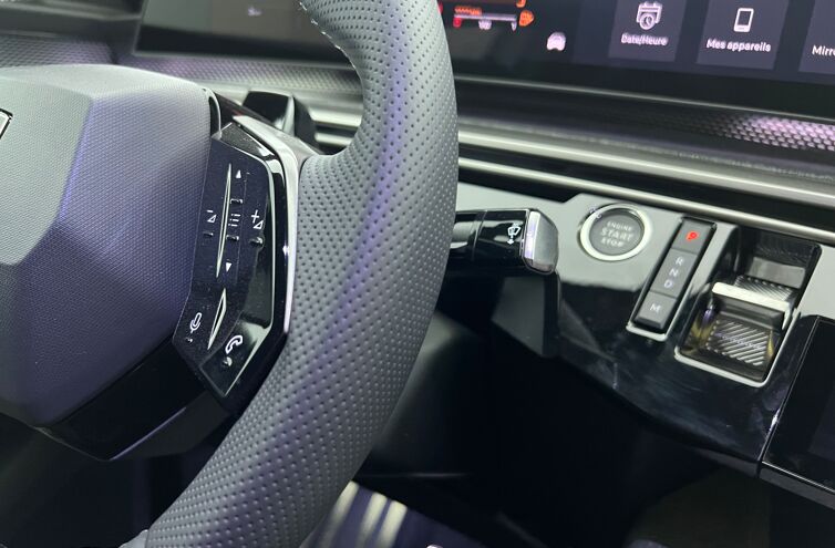 PEUGEOT 3008 SUV Hybride Essence