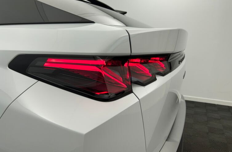 PEUGEOT 3008 SUV Hybride Essence