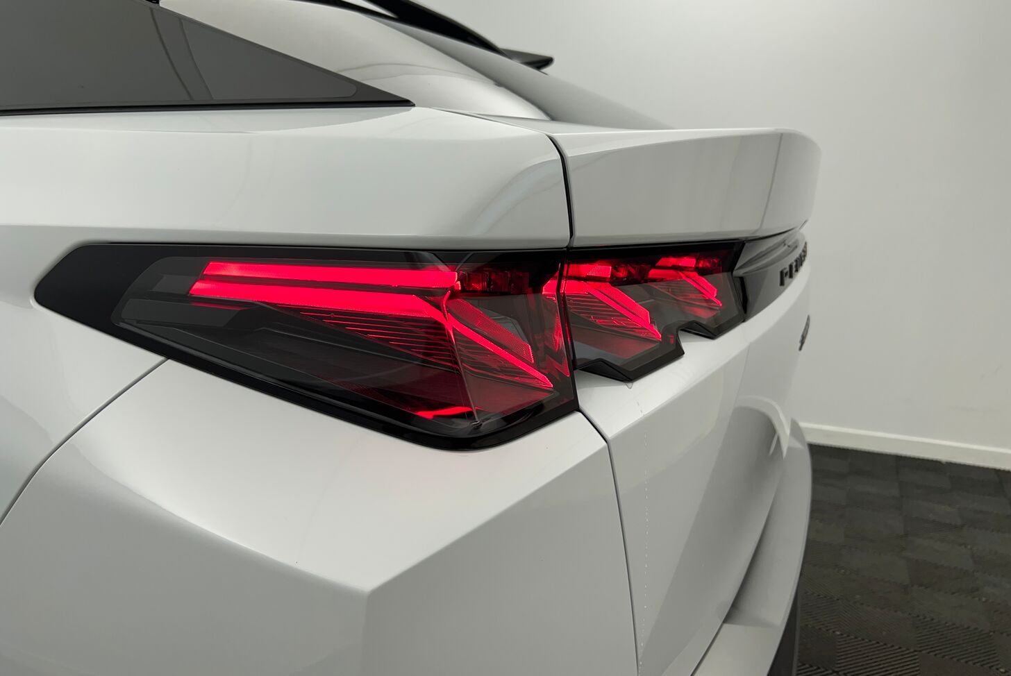 PEUGEOT 3008 SUV Hybride Essence