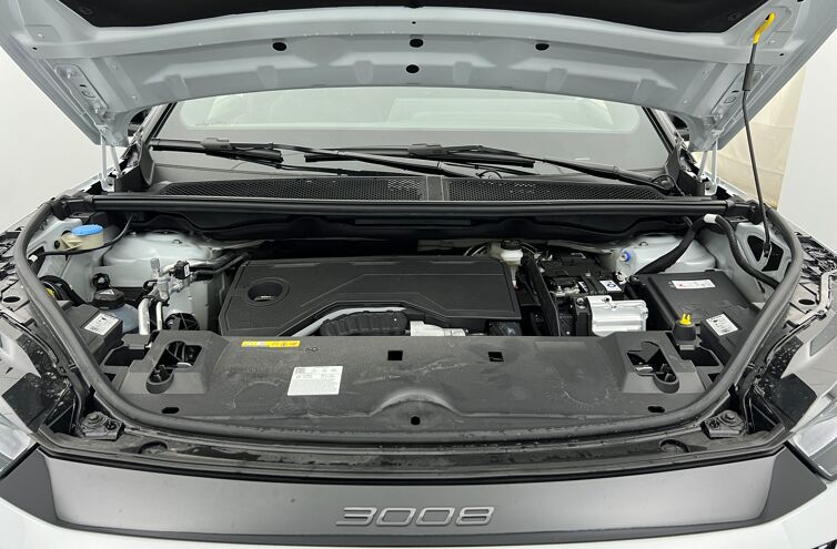 PEUGEOT 3008 SUV Hybride Essence