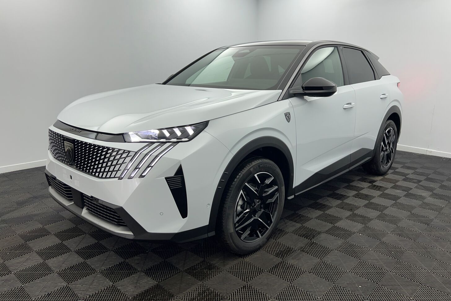 PEUGEOT 3008 SUV Hybride Essence