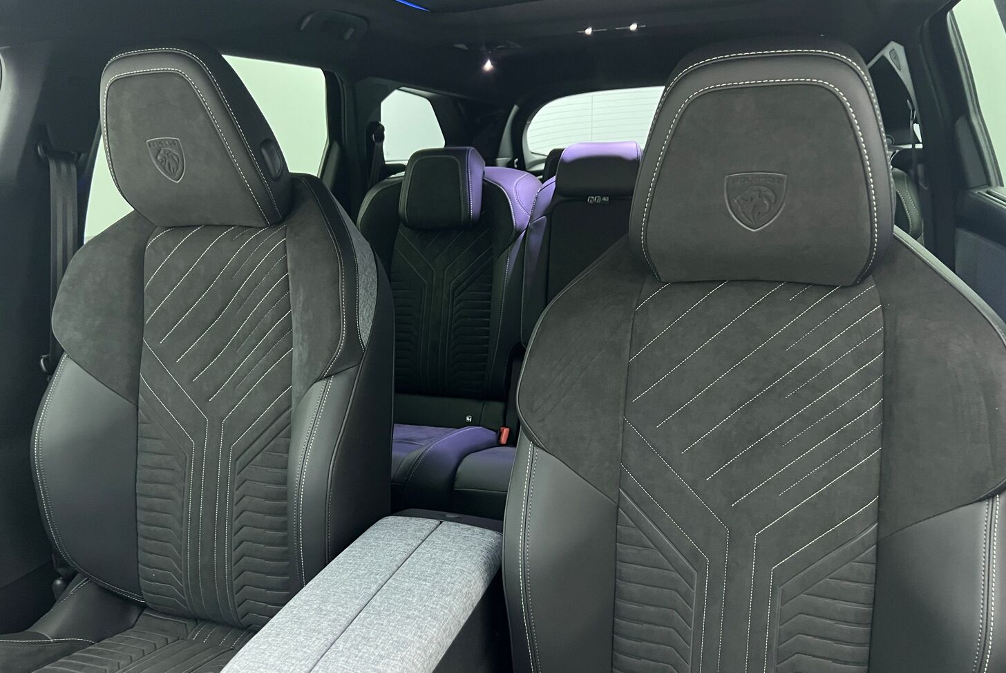 PEUGEOT 5008 SUV Hybride Essence