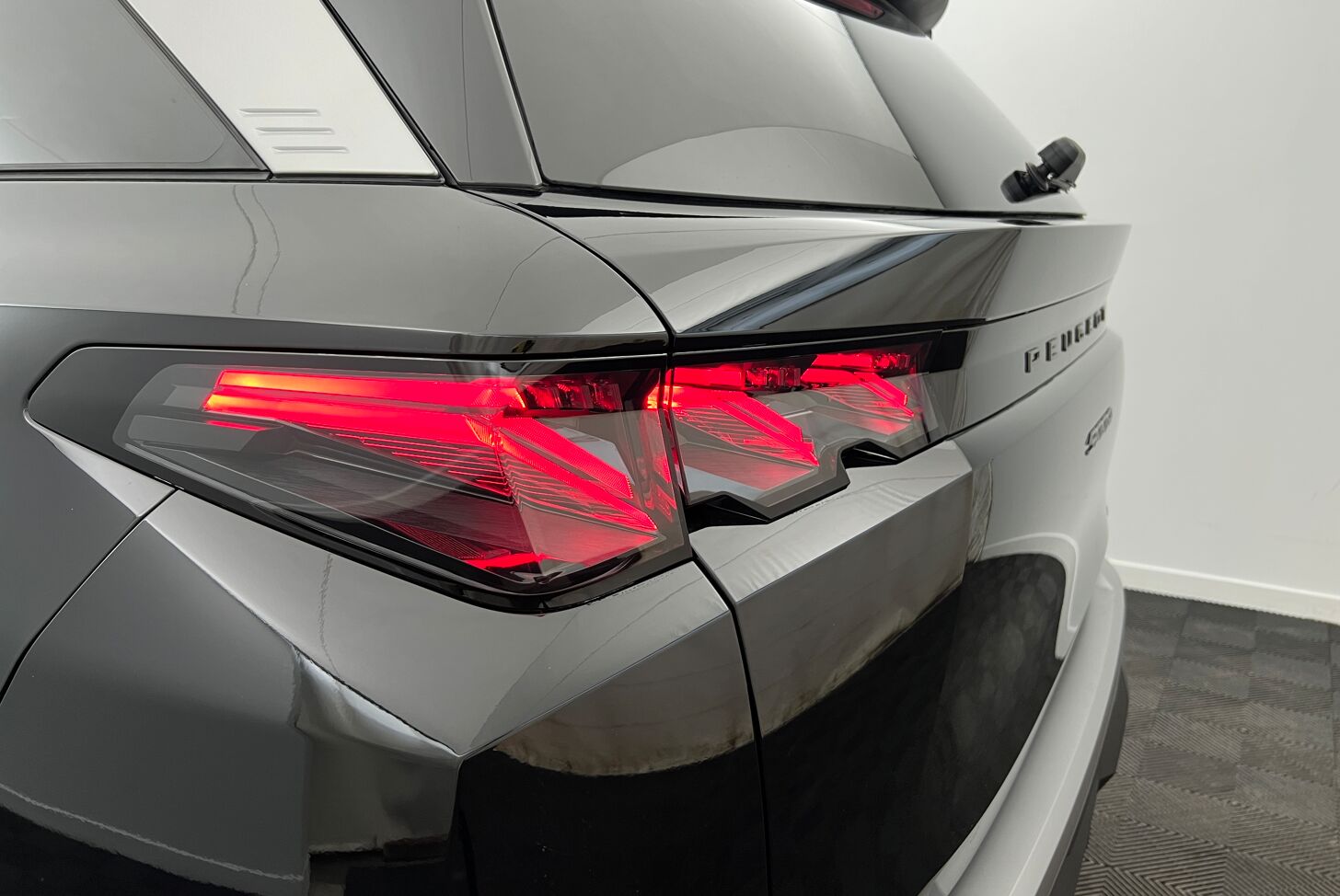 PEUGEOT 5008 SUV Hybride Essence