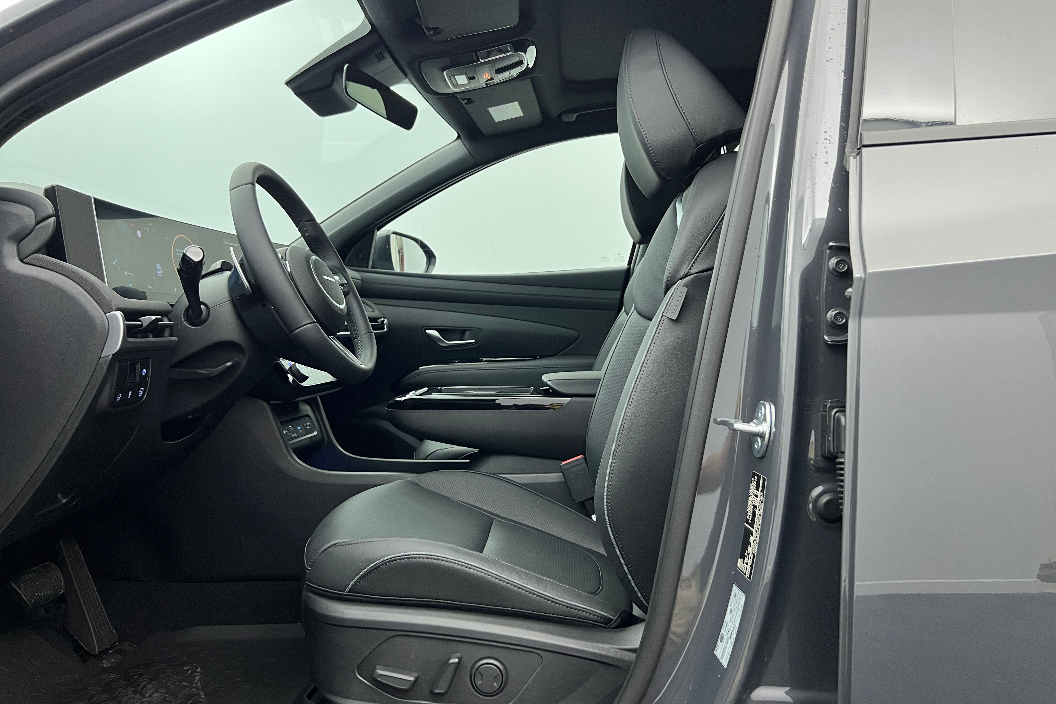 HYUNDAI Tucson SUV Hybride — photo 12