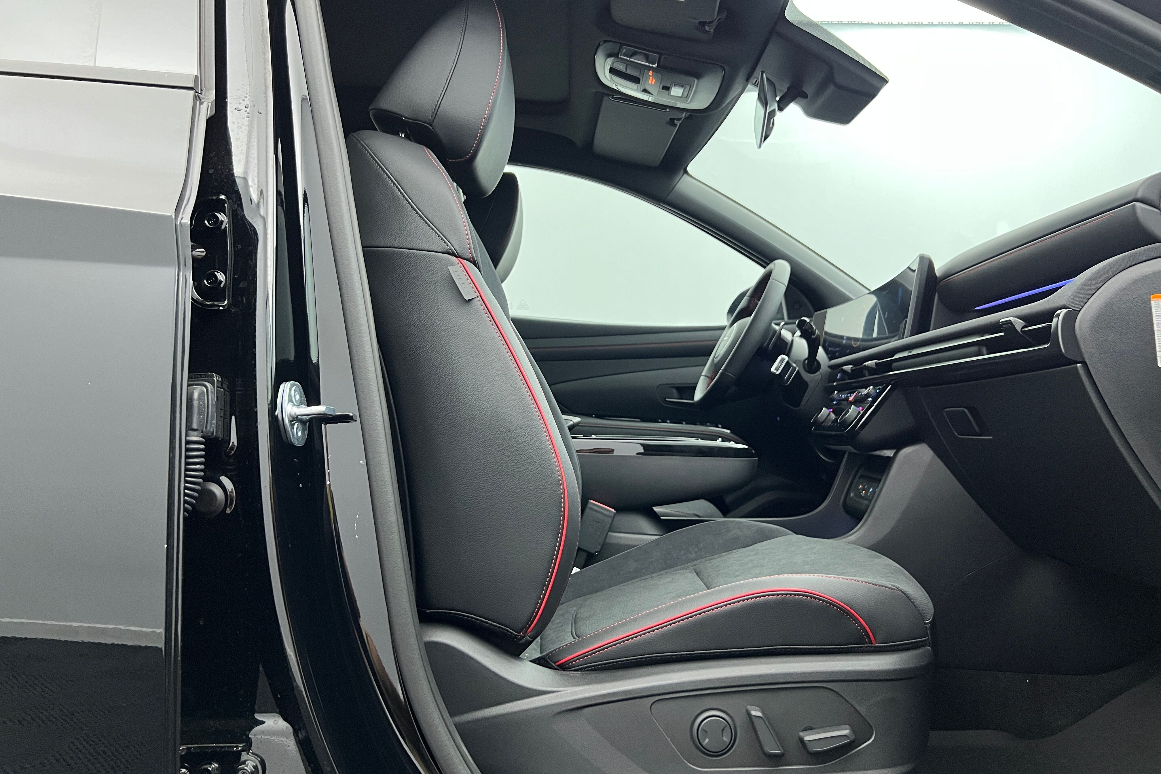 HYUNDAI Tucson SUV Hybride — photo 13