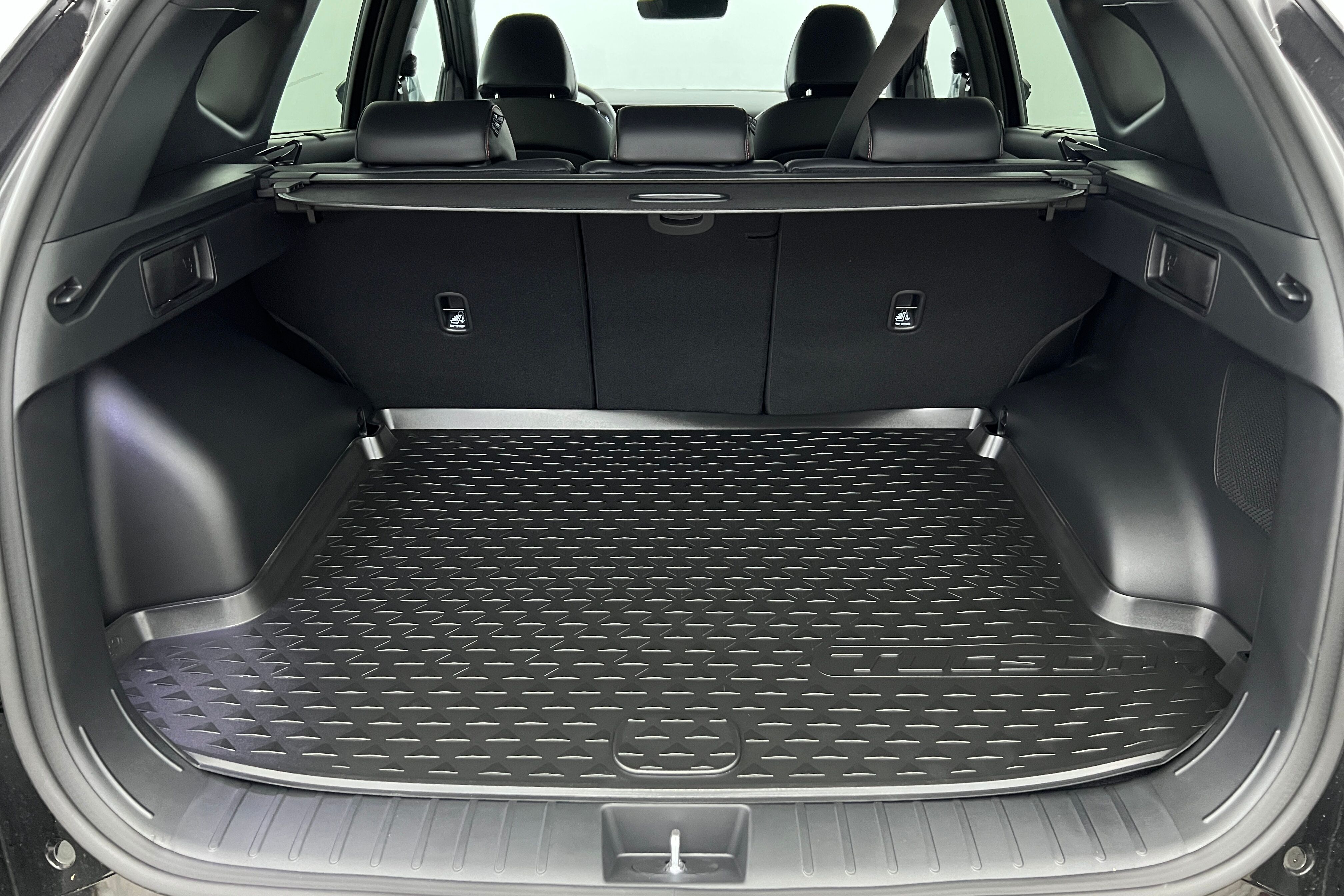 HYUNDAI Tucson SUV Hybride — photo 18